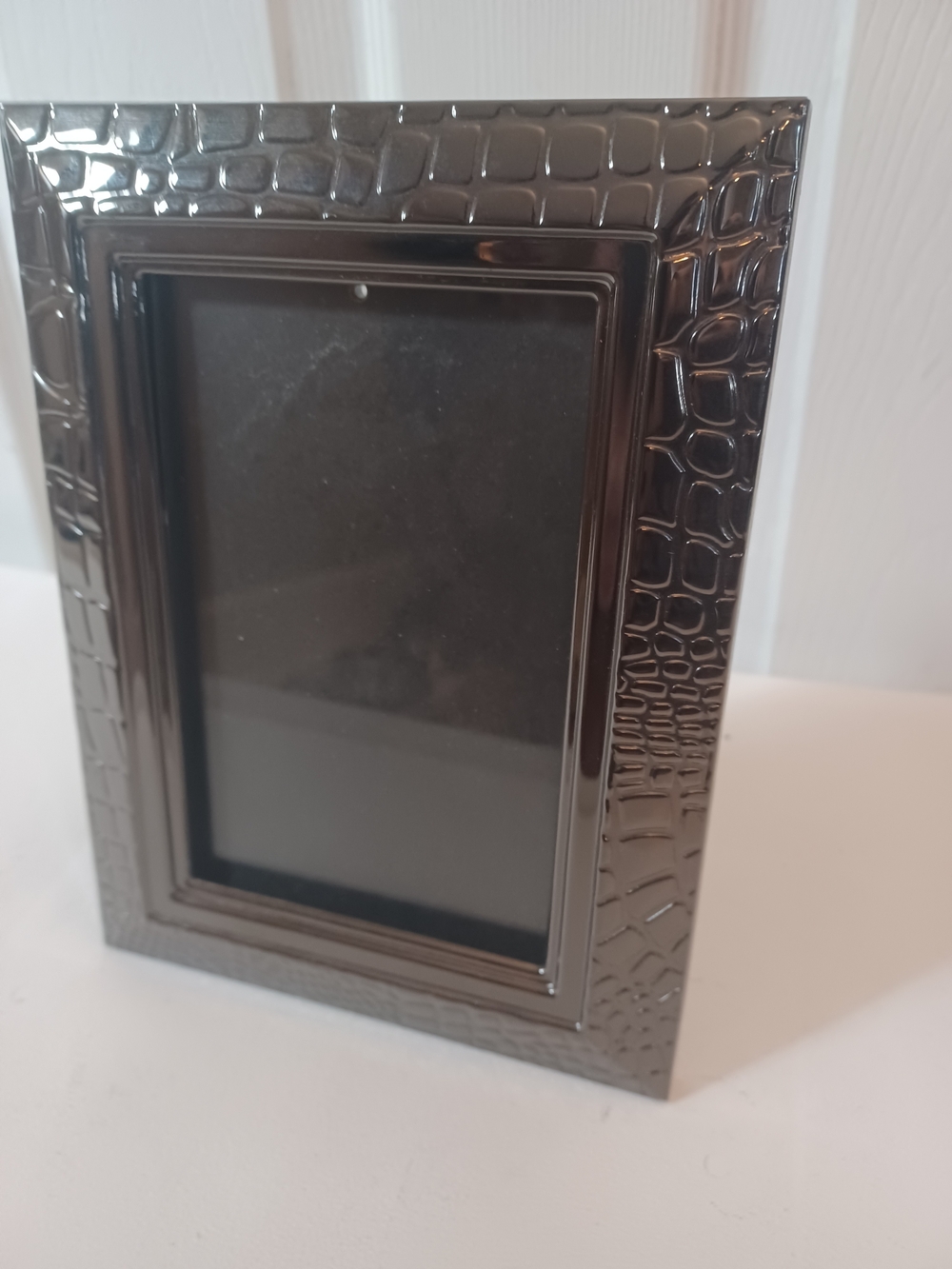 Sixtrees Black Croc Textured Metal 4x6 Photo Frame - Model 68746